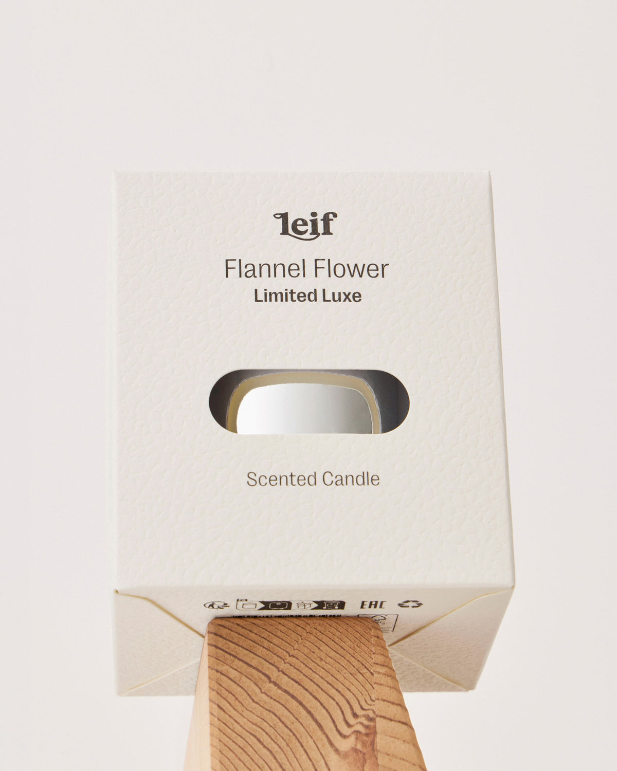 Limited Luxe: Flannel Flower Candle